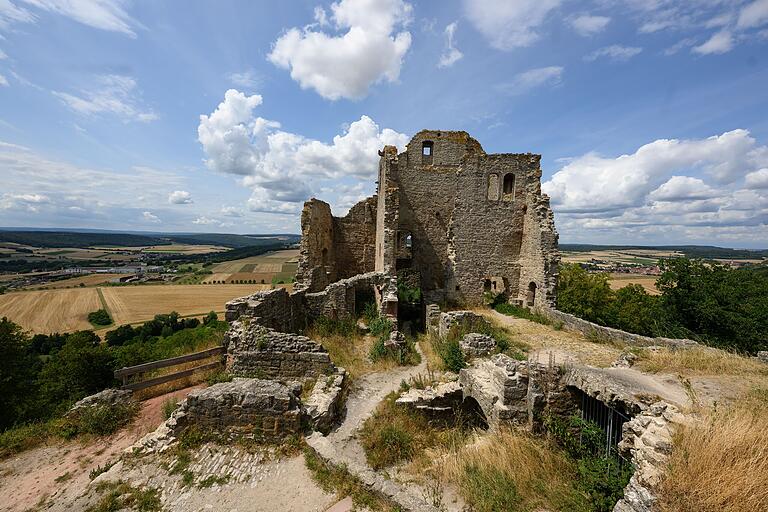 Die Ruine Homburg gilt als die älteste Burgruine in Bayern. Für Kinder ist sie vor allem ein Kletterparadies. Die Ruine Homburg gilt als die älteste Burgruine in Bayern. Für Kinder ist sie vor allem ein Kletterparadies.
