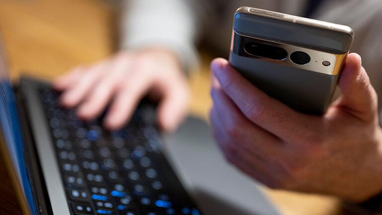 Digitale Medien - Etwa vier Prozent der Menschen im Alter zwischen 16 und 74 Jahren waren vergangenes Jahr in Deutschland sogenannte Offliner – sie hatten noch nie das Internet genutzt. (Symbolbild) Digitale Medien - Etwa vier Prozent der Menschen im Alter zwischen 16 und 74 Jahren waren vergangenes Jahr in Deutschland sogenannte Offliner – sie hatten noch nie das Internet genutzt. (Symbolbild)