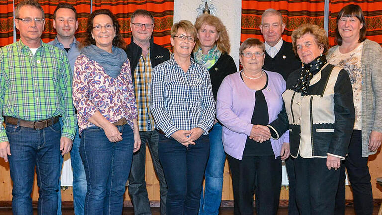 Zahlreiche Ehrungen standen bei der Jahreshauptversammlung des Reichenbacher Vereins für Gartenbau und Landschaftspflege auf dem Programm (von links): Eberhard Reiter, Ortssprecher Fabian Nöth, Gabriele Reiter, Michael Nöth, Doris Kirchner, Silvia Nöth, Elfriede Back, Hubert Back, Irmgard Heinrich (Ehrenkreisvorsitzende), Lieselotte Rube (stellvertretende Vorsitzende).  Foto: Björn Hein       -  Zahlreiche Ehrungen standen bei der Jahreshauptversammlung des Reichenbacher Vereins für Gartenbau und Landschaftspflege auf dem Programm (von links): Eberhard Reiter, Ortssprecher Fabian Nöth, Gabriele Reiter, Michael Nöth, Doris Kirchner, Silvia Nöth, Elfriede Back, Hubert Back, Irmgard Heinrich (Ehrenkreisvorsitzende), Lieselotte Rube (stellvertretende Vorsitzende).  Foto: Björn Hein