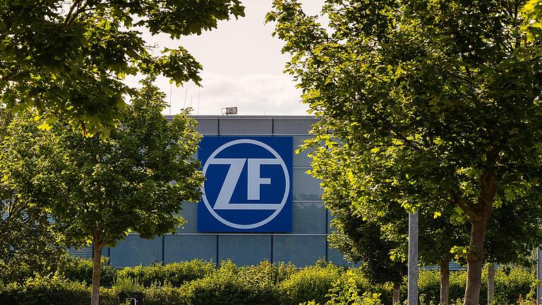 Das neue Entwicklungszentrum von ZF in Schweinfurt läuft offenbar auf Hochtouren - trotz der Corona-Krise. Das neue Entwicklungszentrum von ZF in Schweinfurt läuft offenbar auf Hochtouren - trotz der Corona-Krise.