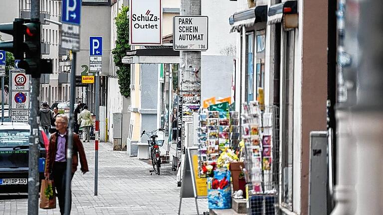 Auch das Geschäftsleben in der Frankfurter Straße beginnt sich zu erholen.