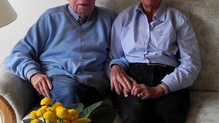 Seit 65 Jahren sind Anneliese und Heinz Gauly aus Salz verheiratet. Sie feierten Anfang Oktober ihre Eiserne Hochzeit. Seit 65 Jahren sind Anneliese und Heinz Gauly aus Salz verheiratet. Sie feierten Anfang Oktober ihre Eiserne Hochzeit.