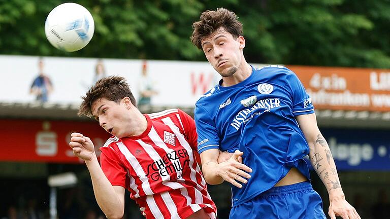 Moritz Gündling (rechts) vom Würzburger FV gewinnt das Kopfballduell gegen Max Schuller. Moritz Gündling (rechts) vom Würzburger FV gewinnt das Kopfballduell gegen Max Schuller.
