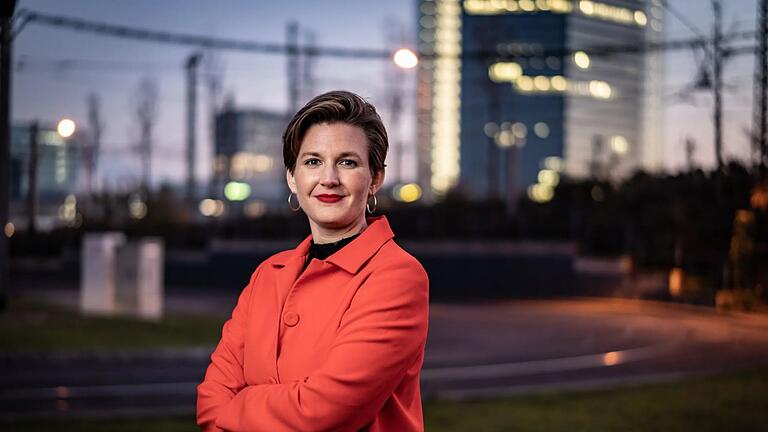 Simone Burel       -  Simone Burel ist Sprachwissenschaftlerin und Autorin.