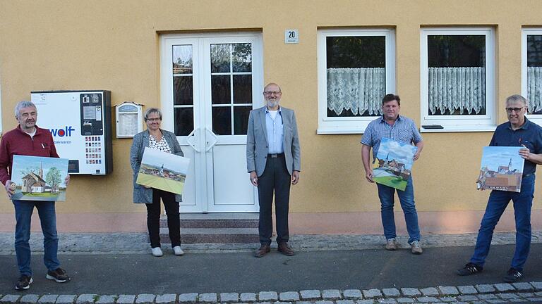 Im Rahmen der Sitzung des Gemeinderates Herbstadt verabschiedete Bürgermeister Georg Rath ausscheidende Mitglieder. Unser Bild zeigt von links: Reinhold Wirsing, Heike Reichert, Bürgermeister Georg Rath, Winfried Scheider und Klaus Sturzda. Sie erhielten als Abschiedsgeschenk ein Bild ihrer Gemeinde, gemalt von Alexandra Laske. Im Rahmen der Sitzung des Gemeinderates Herbstadt verabschiedete Bürgermeister Georg Rath ausscheidende Mitglieder. Unser Bild zeigt von links: Reinhold Wirsing, Heike Reichert, Bürgermeister Georg Rath, Winfried Scheider und Klaus Sturzda. Sie erhielten als Abschiedsgeschenk ein Bild ihrer Gemeinde, gemalt von Alexandra Laske.