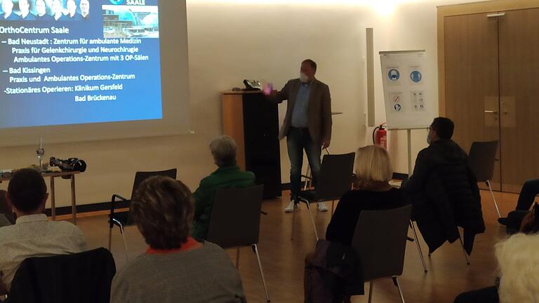 Zum Beginn einer Vortragsreihe des 'OrthoCentrums Saale' referierte Orthopäde und Sportmediziner Dr. Thomas Jansen in&nbsp; der Stadthalle zum Thema: 'Knieprothese, was muss man wissen?'&nbsp;