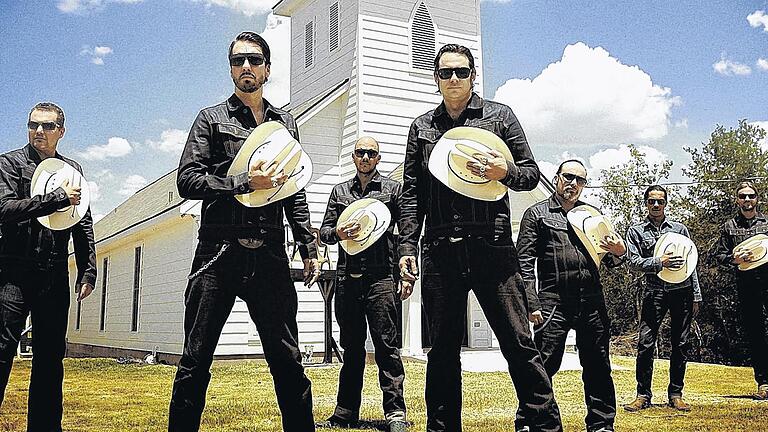 Country und Klamotte: The BossHoss und Band treten am Samstag beim Gratis Open Air in Arnstein auf.