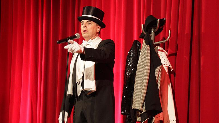 Jürgen Höhn unternahm als &quot;Mr. He&quot; eine musikalische Zeitreise bis zurück in die 1930er Jahre.