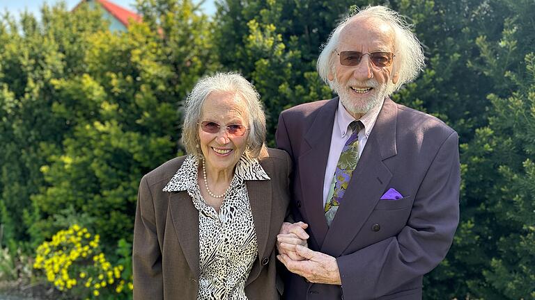 Magda und Richard Düll sind seit 65 Jahren verheiratet – und haben in dieser Zeit unglaublich vieles miteinander erlebt.