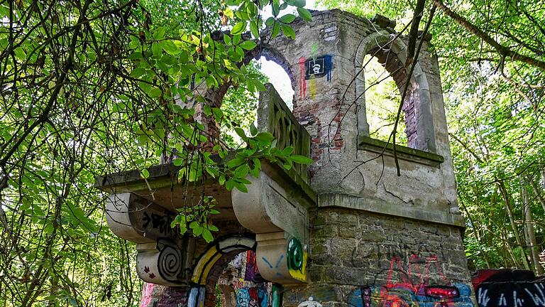 Lost Places sind Zeitzeugnisse aus einer vergangenen Zeit. Der Charme des Verfalls macht sie bei vielen Menschen beliebt. Lost Places sind Zeitzeugnisse aus einer vergangenen Zeit. Der Charme des Verfalls macht sie bei vielen Menschen beliebt. 