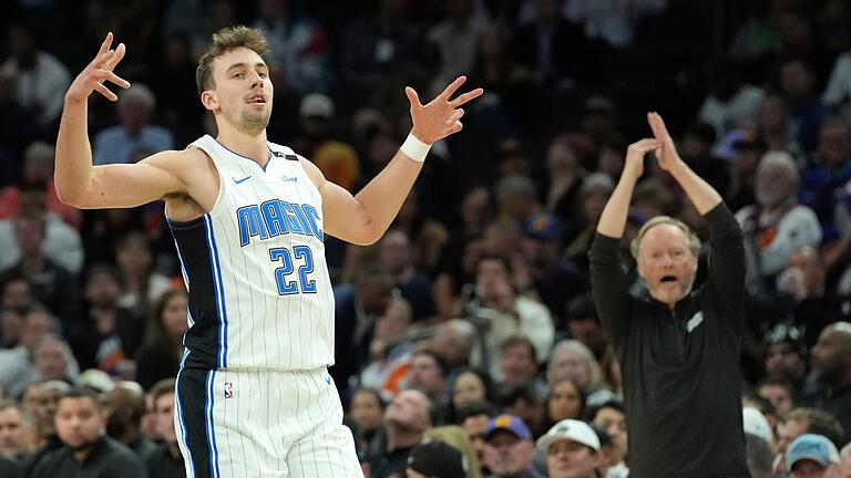 Phoenix Suns - Orlando Magic       -  Franz Wagner erzielte in Phoenix bereits zum achten Mal hintereinander mindestens 20 Punkte – ein Novum in seiner Karriere.