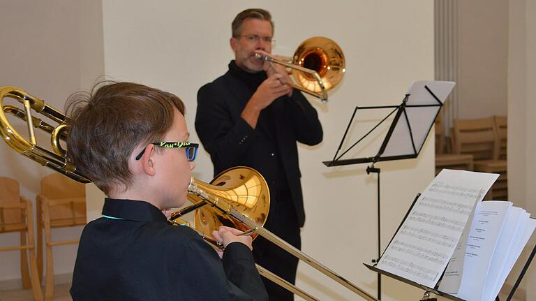 Zu Beginn gaben Jonas Greubel (vorn) und Roman Riedel die 'Ode an die Freude' zum Besten. Zu Beginn gaben Jonas Greubel (vorn) und Roman Riedel die 'Ode an die Freude' zum Besten.