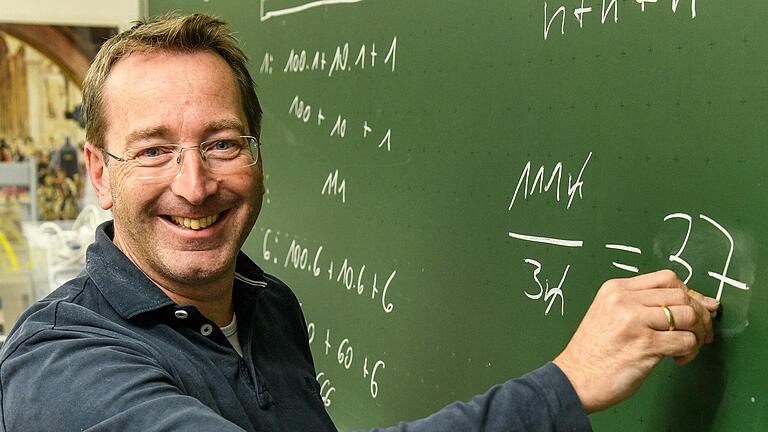 Stefan Siller ist Professor für Mathematik an der Universität Würzburg. Stefan Siller ist Professor für Mathematik an der Universität Würzburg.