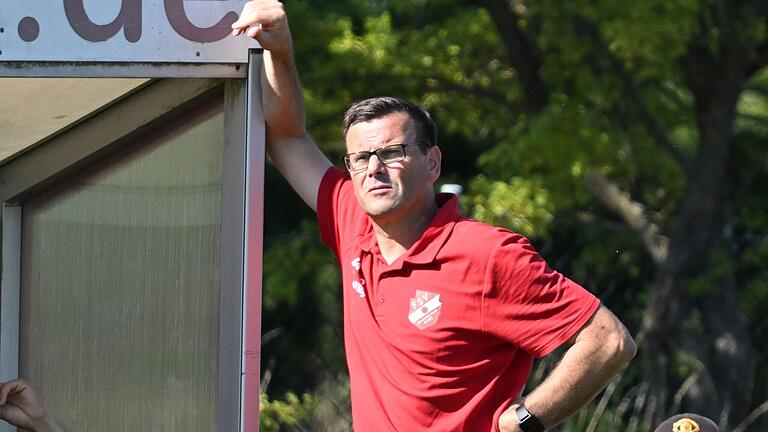 Trainer Stephan Hahn sorgt mit dem FSV Hohenroth nach dem Aufstieg auch in der Kreisklasse bisher für positive Schlagzeilen. Trainer Stephan Hahn sorgt mit dem FSV Hohenroth nach dem Aufstieg auch in der Kreisklasse bisher für positive Schlagzeilen.