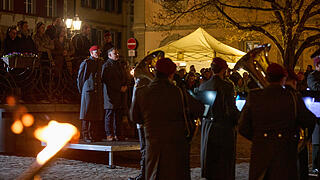 Bundeswehr lädt ein zur Indienststellung und Verleihung des Beinamens 'Mainfranken' an das schwere Logistikbataiollon 467.
Das Heeresmusikkorps Veitshöchheim spielt eine Serenade auf dem Marktplatz in Volkach.
