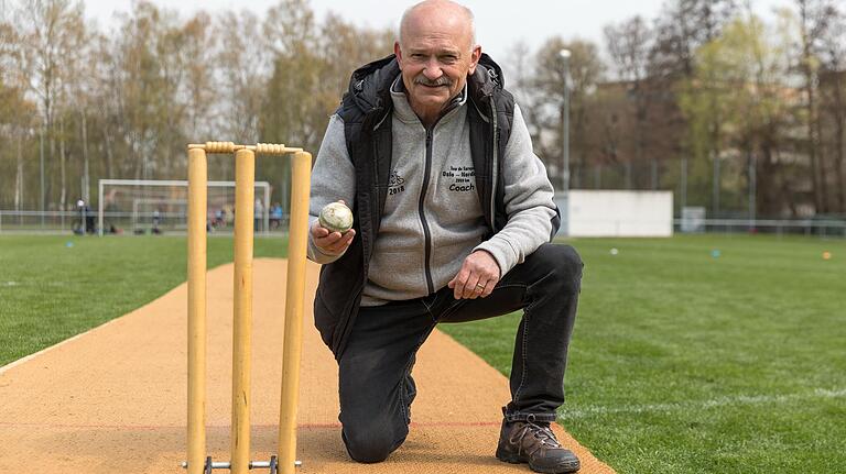 Wolfgang Merz, offiziell Cricket-Abteilungsleiter des TSV Lengfeld, in Wahrheit aber weit mehr als das. Wolfgang Merz, offiziell Cricket-Abteilungsleiter des TSV Lengfeld, in Wahrheit aber weit mehr als das.