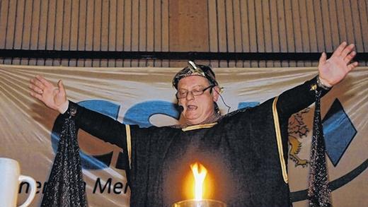 Starke Sprüche: Als Statthalter Qurinius von Quirnaha derbleckte Landtagsabgeordneter Manfred Ländner das politische Zeitgeschehen.