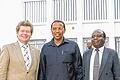 Große Ehre: Tansanias Staatspräsident Jakaya Kikwete (Mitte) mit den Oberbürgermeistern aus Würzburg und Mwanza.