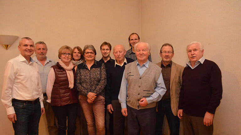 Vorsitzender Martin Thürmer (von links) ehrte als langjährige Mitglieder Erich Greubel, Claudia Meierl, Petra Helm, Heidrund Simon, Dieter Enzinger, Raimund Metzler, stellv. Vorsitzender Ewald Brand, Heinz Thürmer, Edwin Metzler und Elmar Grau. - Vorsitzender Martin Thürmer (von links) ehrte als langjährige Mitglieder Erich Greubel, Claudia Meierl, Petra Helm, Heidrund Simon, Dieter Enzinger, Raimund Metzler, stellv. Vorsitzender Ewald Brand, Heinz Thürmer, Edwin Metzler und Elmar Grau. Vorsitzender Martin Thürmer (von links) ehrte als langjährige Mitglieder Erich Greubel, Claudia Meierl, Petra Helm, Heidrund Simon, Dieter Enzinger, Raimund Metzler, stellv. Vorsitzender Ewald Brand, Heinz Thürmer, Edwin Metzler und Elmar Grau. - Vorsitzender Martin Thürmer (von links) ehrte als langjährige Mitglieder Erich Greubel, Claudia Meierl, Petra Helm, Heidrund Simon, Dieter Enzinger, Raimund Metzler, stellv. Vorsitzender Ewald Brand, Heinz Thürmer, Edwin Metzler und Elmar Grau.
