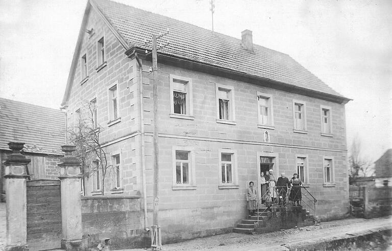 Früher lebten fünf bis zehn Personen in einem Haushalt – wie in diesem Bauernhaus an der Hauptstraße in Michelau. Früher lebten fünf bis zehn Personen in einem Haushalt – wie in diesem Bauernhaus an der Hauptstraße in Michelau.