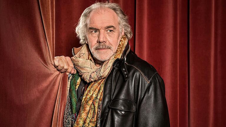 Christian Kohlund wirkte in zahlreichen Film- und Fernsehproduktionen mit. Bekannt wurde der 73-Jährige vor allem durch seine Auftritte in 'Die Schwarzwaldklinik' und 'Das Traumhotel'. Seit 2016 ist er als Anwalt Thomas Borchert in der erfolgreichen 'Zürich-Krimi'–Reihe in der ARD zu sehen.