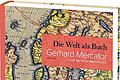 Der Erfinder des Atlas       -  Die Welt als Buch: Gerhard Mercator und der erste Weltatlas (Bertelsmann Chronik, 400 Seiten, ca. 200 Abbildungen, 24,5 x 32,5 cm, 68 Euro)Zum 500. Geburtstag des Kosmografen Gerhard Mercator ist dieses Buch die Hommage an einen Gelehrten, der für die systematische Sammlung von Karten den Begriff Atlas erfand. Es präsentiert alle Karten des 1595 in mehreren Lieferungen gedruckten Mercator-Atlas. Der galt damals als Sensation. Der Band ist in vier Kapitel gegliedert. Er startet mit der Geschichte der Kartografie vor Mercator. Das zweite Kapitel widmet sich dem Leben und Gesamtwerk des Kartografen. Kapitel drei führt ausführlich in Mercators Atlaskartenprojekt ein. Anschließend folgen alle 107 Kartentafeln einer Originalausgabe des Mercator-Atlas von 1595, die sich in der Staatsbibliothek in Berlin befindet. Das Buch gewährt einen Einblick in Mercators Können, Landkarten ästhetisch, kunstvoll, detailreich, zugleich klar darzustellen.