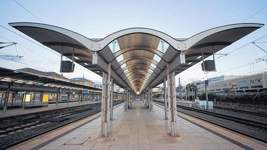 Leere: Bahnsteig am Mainzer Hauptbahnhof Leere: Bahnsteig am Mainzer Hauptbahnhof