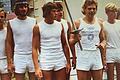 Auch die Schwimmer des TSV Bad Kissingen waren 1972 Teilnehmer der XX. Olympischen Spiele. Die Namen der beiden Sportler links und rechts im Bild konnten wir nicht herausfinden. Ab dem Zweiten von links sind das Ralf Kirchner, Andreas Groß, Udo Krines, Fackelträger Thomas Rüth, dahinter nicht sichtbar Gerhard Bötsch und Martin Heile.
