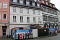 Noch wird das Gebäude am Kitzinger Marktplatz umgebaut, in das die Fielmann-Filiale einziehen wird.