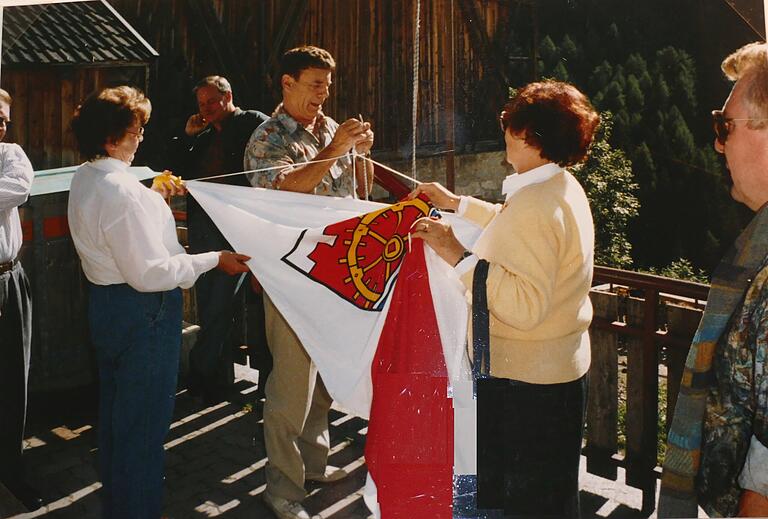 Clemens Bopp (Mitte) 1978 bei einem Besuch in Mühlbach ob Gais in Südtirol. Der SPD-Politiker initierte die Partnerschaft mit dem heutigen Karlstadter Stadtteil Mühlbach. Clemens Bopp (Mitte) 1978 bei einem Besuch in Mühlbach ob Gais in Südtirol. Der SPD-Politiker initierte die Partnerschaft mit dem heutigen Karlstadter Stadtteil Mühlbach.