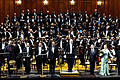 Hajou Zhang und die Philharmonie Festiva       -  (iwi)   &bdquo;Per aspera ad astra&ldquo; oder &bdquo;Vom Dunkel ins Licht&ldquo;, war für viele Komponisten der Romantik ein zentrales Leitmotiv. Das Vorbild dabei war Ludwig van Beethoven, der den Kontrast von Licht und Schatten in seiner Schicksalssymphonie heraufbeschwor. Franz Liszt griff dies in seinem virtuosen Klavierkonzert Nr. 1 auf, indem er an das Beethovensche Vorbild anknüpfte &ndash; ebenso wie Felix Mendelssohn Bartholdy in seiner Trompeten-Ouvertüre C-Dur op. 101. Der Klaviervirtuose Haiou Zhang und die Philharmonie Festiva (Foto) hauchen diesen drei Stücken im Rahmen des Konzertes &bdquo;Licht und Schatten&ldquo; neues Leben ein. Unter der Leitung von Gerd Schaller werden sie am Sonntag, 2. Juni, um 17 Uhr im Großen Saal erklingen. Haiou Zhang zählt zu den erfolgreichsten Pianisten seiner Generation. Er wurde bereits als Zehnjähriger am Central Conservatory of Music in Peking aufgenommen und schloss sein Diplom mit besonderer Auszeichnung ab. Anschließend studierte er an der Hochschule für Musik und Theater Hannover. Er ist in der Region kein Unbekannter mehr und war bereits beim Kissinger Sommer zu hören. Auch die Philharmonie Festiva genießt in Bad Kissingen bereits breites Ansehen. Erst im vergangenen Kissinger Winterzauber begeisterte das Symphonieorchester beim Abschlusskonzert. 2008 von Gerd Schaller, Gründer und künstlerischer Leiter des Festivals Ebracher Musiksommer, ins Leben gerufen, interpretiert es die große symphonische Literatur der Klassik, Romantik und Moderne auf höchstem Niveau. Die Kernbesetzung bilden Musiker Münchner Spitzenorchester, die Schaller je nach Repertoire um jeweils speziell ausgewählte Instrumentalisten diverser renommierter Klangkörper aus ganz Deutschland und darüber hinaus ergänzt. Karten sind erhältlich in der Kur- und Tourist-Information, im Alten Rathaus oder unter  (09 71) 80 48-4 44.