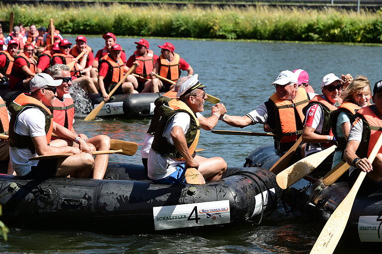 Ehrgeiz ist gut, doch eigentlich geht es beim Rotarian Rowdy River Raft Race um das Dabeisein, den Spaß. Ehrgeiz ist gut, doch eigentlich geht es beim Rotarian Rowdy River Raft Race um das Dabeisein, den Spaß.