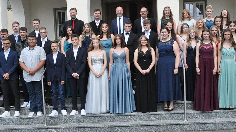 Die Absolventinnen und Absolventen der Ignaz-Reder-Realschule in Mellrichstadt. Die Absolventinnen und Absolventen der Ignaz-Reder-Realschule in Mellrichstadt.