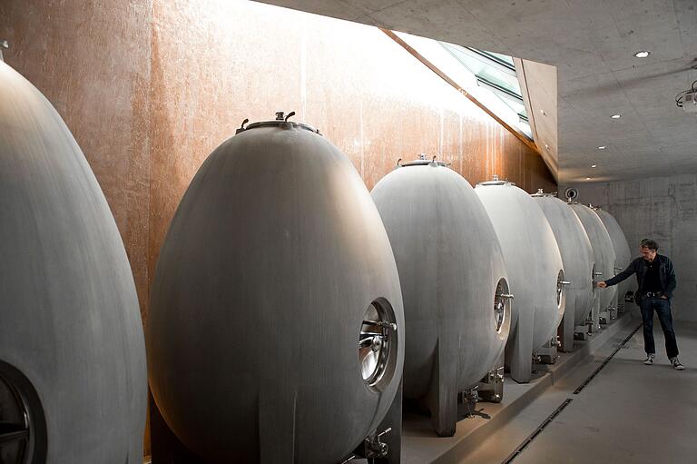 Wein aus dem Betonei gibt es auch im Weinkeller am Weingut am Stein in Würzburg. Wein aus dem Betonei gibt es auch im Weinkeller am Weingut am Stein in Würzburg. 