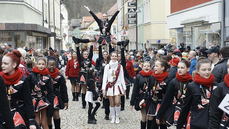 Spektakulär geht es beim Umzug in Bad Brückenau zu. Spektakulär geht es beim Umzug in Bad Brückenau zu.