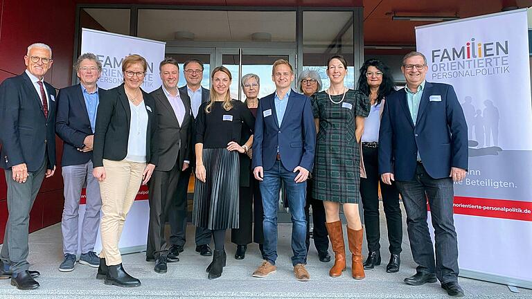 Sie alle waren beim Fachforum in Bad Neustadt jüngst mit dabei. (Von links nach rechts) Stellvertretender Landrat Bruno Altrichter, Prof. Dr. Ansgar Ackva (TTZ EMO Bad Neustadt), Ilona Sauer (Landkreis Rhön-Grabfeld), Dr. David Juncke (Prognos AG), Thomas Stelzer (Geschäftsführer Agentur für Arbeit), Christina Bräutigam (Opting Consulting), Doris Küfner-Schönfelder (Beauftragte für Chancengleichheit, Agentur für Arbeit), Franz Brückner (Haustechnik Brückner), Ute Suckfüll (Landkreis Schweinfurt), Antje Rink (Landkreis Bad Kissingen), Christine Stühler (Landkreis Haßberge) und Michael Wimmel (Jakob-Preh-Berufsschule). Sie alle waren beim Fachforum in Bad Neustadt jüngst mit dabei. (Von links nach rechts) Stellvertretender Landrat Bruno Altrichter, Prof. Dr. Ansgar Ackva (TTZ EMO Bad Neustadt), Ilona Sauer (Landkreis Rhön-Grabfeld), Dr. David Juncke (Prognos AG), Thomas Stelzer (Geschäftsführer Agentur für Arbeit), Christina Bräutigam (Opting Consulting), Doris Küfner-Schönfelder (Beauftragte für Chancengleichheit, Agentur für Arbeit), Franz Brückner (Haustechnik Brückner), Ute Suckfüll (Landkreis Schweinfurt), Antje Rink (Landkreis Bad Kissingen), Christine Stühler (Landkreis Haßberge) und Michael Wimmel (Jakob-Preh-Berufsschule).