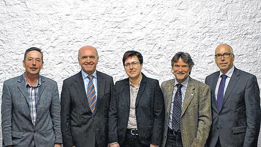 Die Verantwortlichen: In den Vorstand des neuen Vereins &bdquo;Lokale Arbeitsgemeinschaft Rhön-Grabfeld&ldquo; wurden gewählt (von links): Josef Kolb, Landrat Thomas Habermann, Birgit Erb, Karl Breitenbücher und Georg Straub.