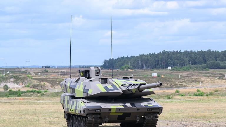 Panzerbauer Rheinmetall vor Milliardengeschäft mit Italien       -  Der Panzerbauer Rheinmetall steht vor einem Milliardengeschäft mit Italien.