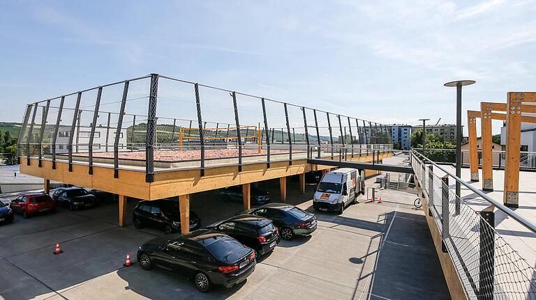 Ein Blick auf die gesamte außergewöhnliche Sportanlage. Ein Blick auf die gesamte außergewöhnliche Sportanlage.