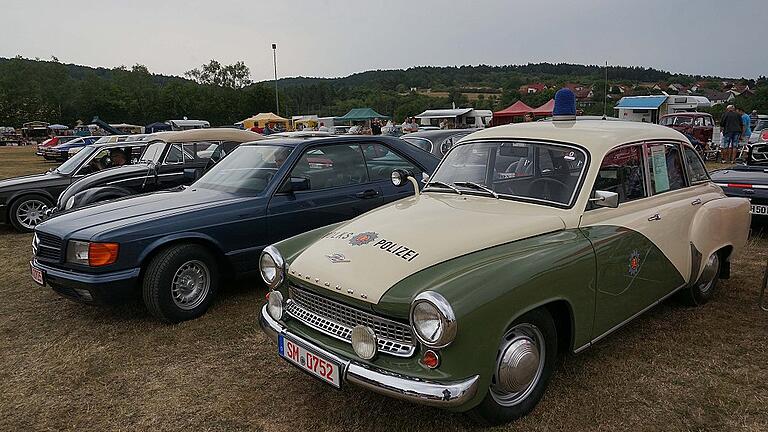 Mit einem originalen Wartburg 311 der Volkspolizei ist Matthias Tretropp aus Meiningen in Stockheim vorgefahren.