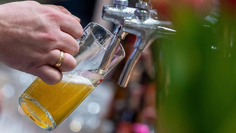 Besucherinnen und Besucher können am Samstag in Ebern zwischen sechs verschiedenen Biersorten wählen (Symbolfoto). Besucherinnen und Besucher können am Samstag in Ebern zwischen sechs verschiedenen Biersorten wählen (Symbolfoto).
