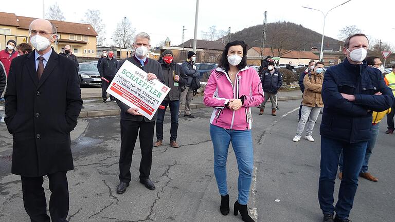 Sie hatten bis zuletzt Flagge gezeigt und sich den Protesten angeschlossen (von links): Landrat Wilhelm Schneider, MdL Steffen Vogel, Digitalministerin Dorothee Bär und Bürgermeister Michael Ziegler.&nbsp;