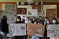 Mit selbst gebastelten Plakaten riefen die Schüler und Schülerinnen der Klasse 6G aus der Nikolaus-Fey-Mittelschule Wiesentheid dazu auf, für die Überschwemmungsopfer zu spenden.