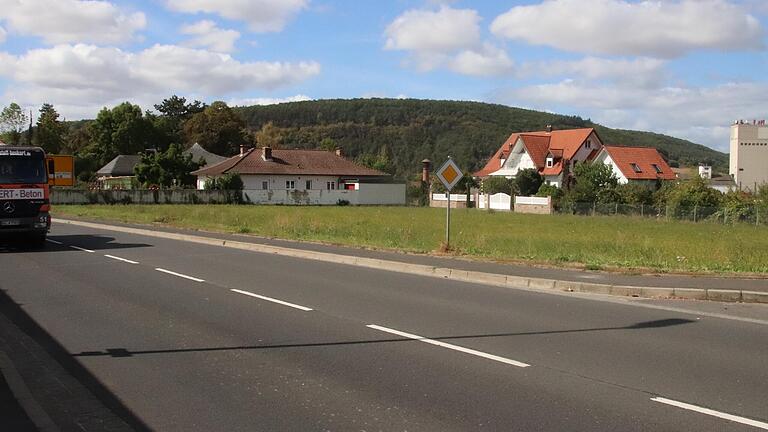 Auf diesem Grundstück an der Eußenheimer Straße soll ein Kindergarten entstehen.