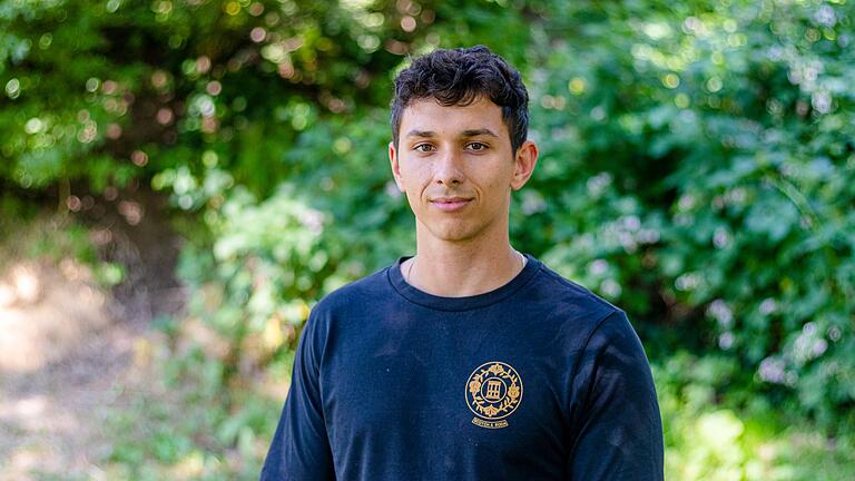 Daniel Babine ist 23 und studiert in Würzburg E-Commerce. Daniel Babine ist 23 und studiert in Würzburg E-Commerce.