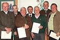 Seit 40 oder gar 50 Jahren halten diese Jäger der Kreisgruppe Haßfurt im Bayerischen Jagdverband die Treue. Das Bild zeigt (von links) Karl Ehinger, Otto Steinmetz, Wolfgang Weiglein, Bernd Reinhard, Andreas Koch, Dr. Horst Voll, stellvertretenden Vorsitzenden Steffen Vogel, Ingbert Sollmann und Vorsitzender Rudolf Meyer.