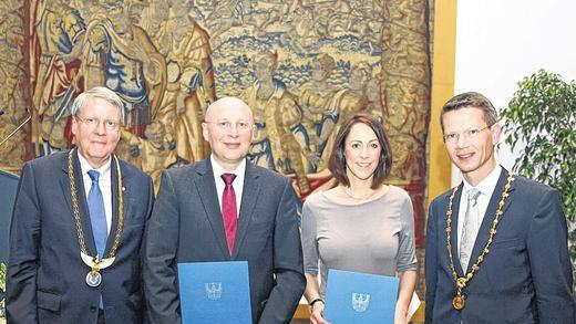 Herausragende Wissenschaftler ausgezeichnet: Eine Juristin und ein Physiker erhielten den Carus-Preis der Stadt Schweinfurt. Im Bild (von links) Prof. Dr. Jörg Hacker, Präsident der Deutschen Akademie der Naturforscher Leopoldina, Prof. Dr. Stefan W. Hell, Prof. Dr. Giesela Rühl und OB Sebastian Remelé.