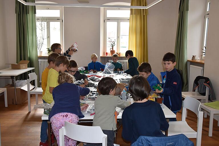 'Das wird die verrückteste Jesusgeschichte der Welt', freuen sich die jungen Baukünstler über das neue Legoprojekt, das sich den Themen Weihnachten, Himmelfahrt und Pfingsten widmet. 'Das wird die verrückteste Jesusgeschichte der Welt', freuen sich die jungen Baukünstler über das neue Legoprojekt, das sich den Themen Weihnachten, Himmelfahrt und Pfingsten widmet.