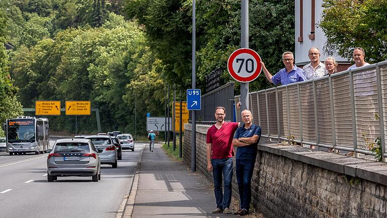 Die Bürgerinitiative 'Höchberg leiser', vertreten unter anderem durch Sven Winzenhörlein und Ludwig Weigand (Mitte links und rechts) will das Würzburger Landratsamt vor Gericht zum Handeln zwingen. Die Bürgerinitiative 'Höchberg leiser', vertreten unter anderem durch Sven Winzenhörlein und Ludwig Weigand (Mitte links und rechts) will das Würzburger Landratsamt vor Gericht zum Handeln zwingen.