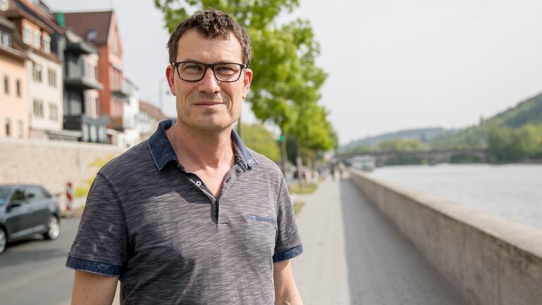 Martin Hollenbach aus Oberdürrbach, hier am Mainkai in Würzburg, bietet Wanderreisen zum Selbstkostenpreis an. Martin Hollenbach aus Oberdürrbach, hier am Mainkai in Würzburg, bietet Wanderreisen zum Selbstkostenpreis an.